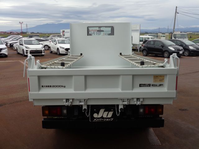 Isuzu ELF TRUCK 2016-10 15977-6
