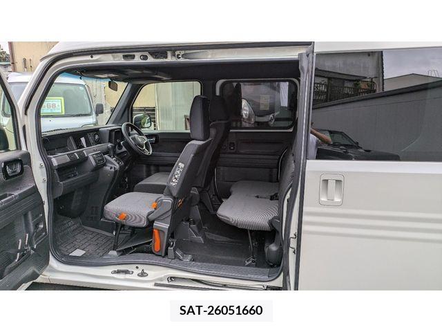 Honda N-VAN 2019-08 379224-5