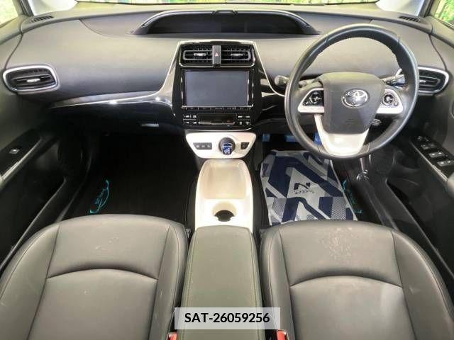 Toyota PRIUS 2016-03 366350-1