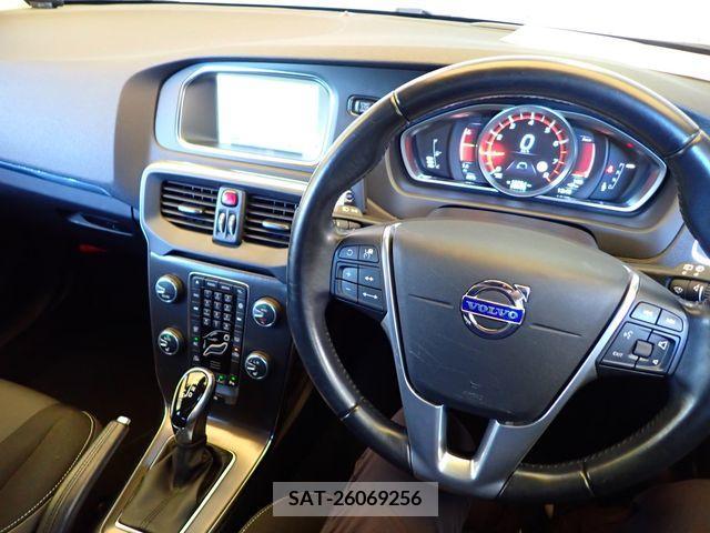 Volvo V40 2015-06 347841-16