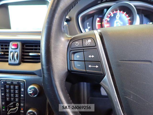 Volvo V40 2015-06 347841-17