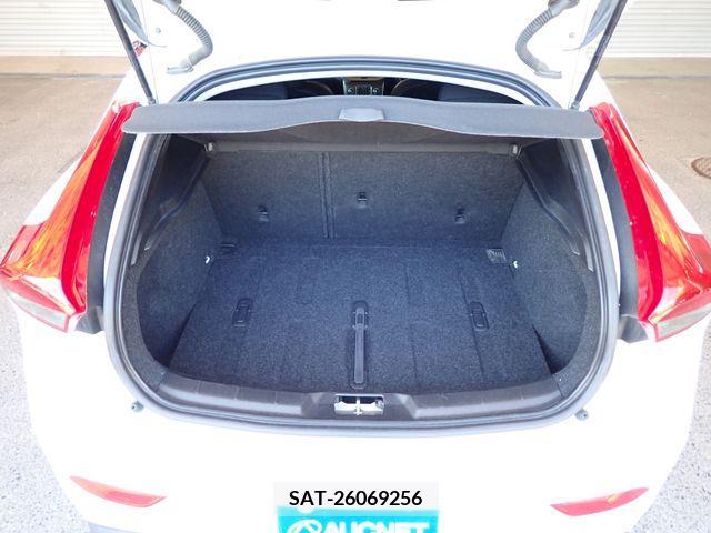 Volvo V40 2015-06 347841-21