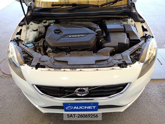 Volvo V40 2015-06 347841-22