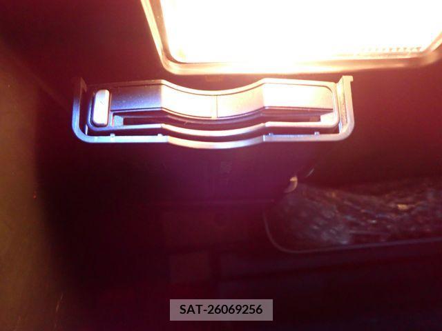 Volvo V40 2015-06 347841-27