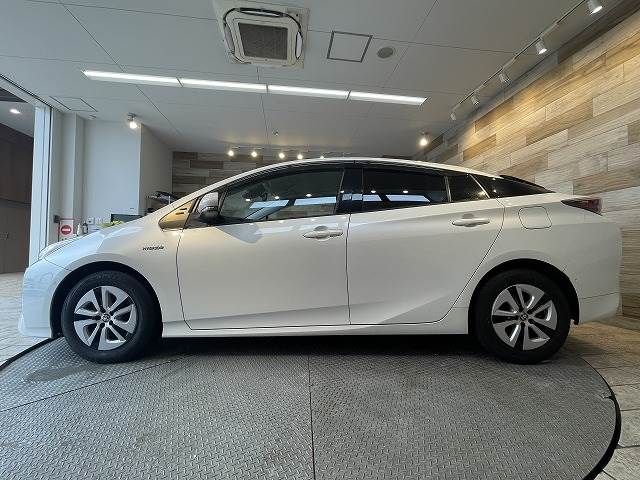 Toyota PRIUS 2016-01 11477-14