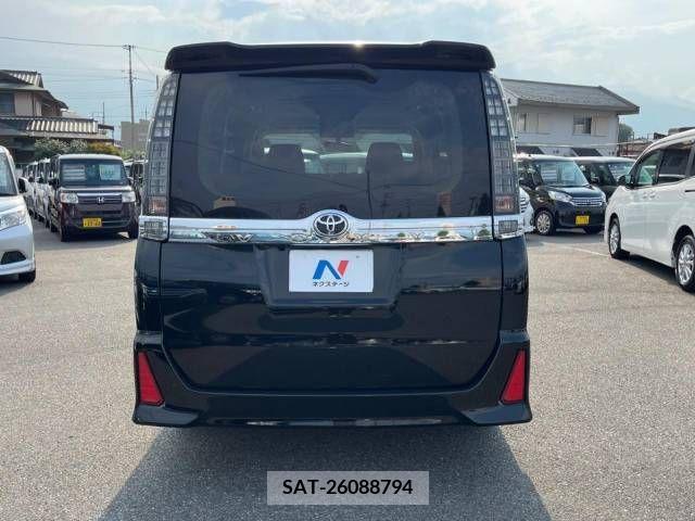 Toyota VOXY 2015-02 370478-16