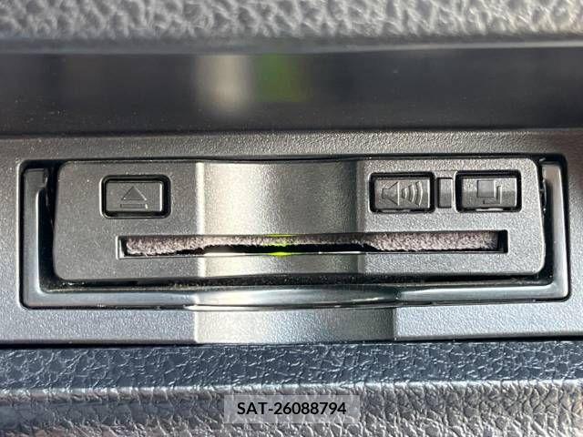 Toyota VOXY 2015-02 370478-6