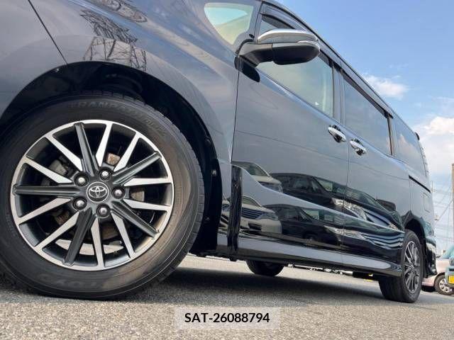 Toyota VOXY 2015-02 370478-14