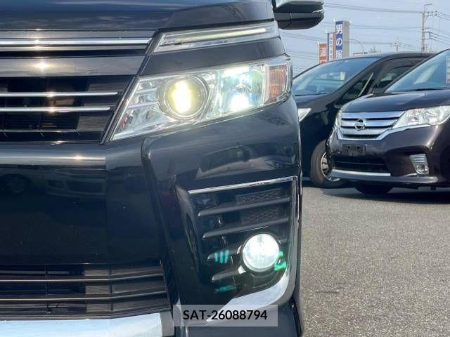 Toyota VOXY 2015-02 370478-13