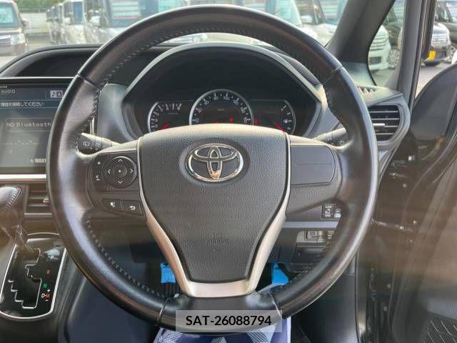 Toyota VOXY 2015-02 370478-12