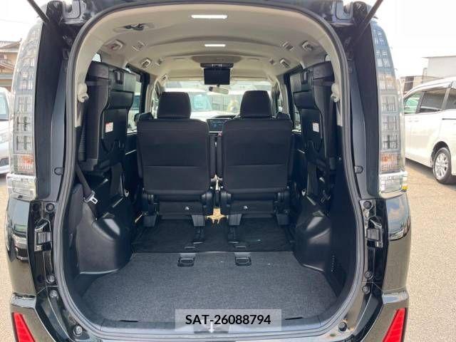 Toyota VOXY 2015-02 370478-11