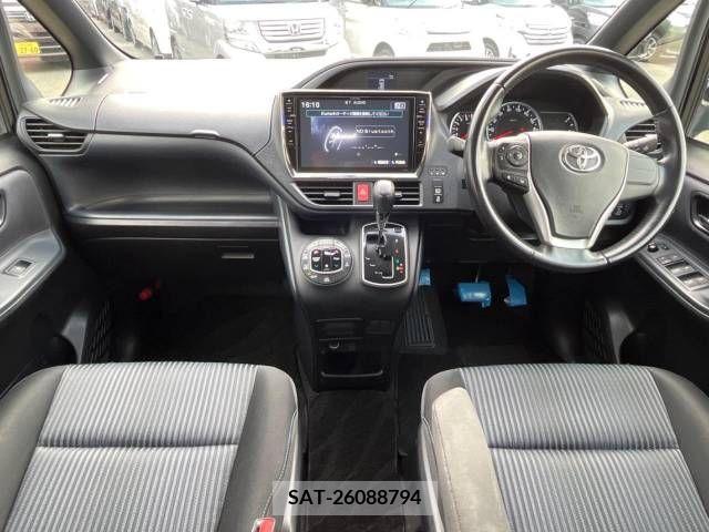 Toyota VOXY 2015-02 370478-1