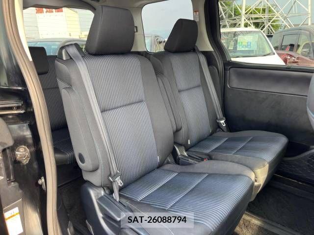 Toyota VOXY 2015-02 370478-9