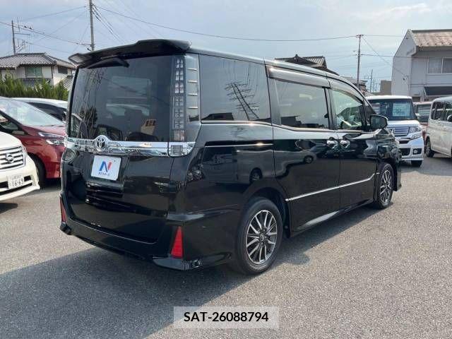 Toyota VOXY 2015-02 370478-18