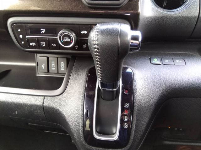 Honda N BOX CUSTOM 2020-02 194750-11