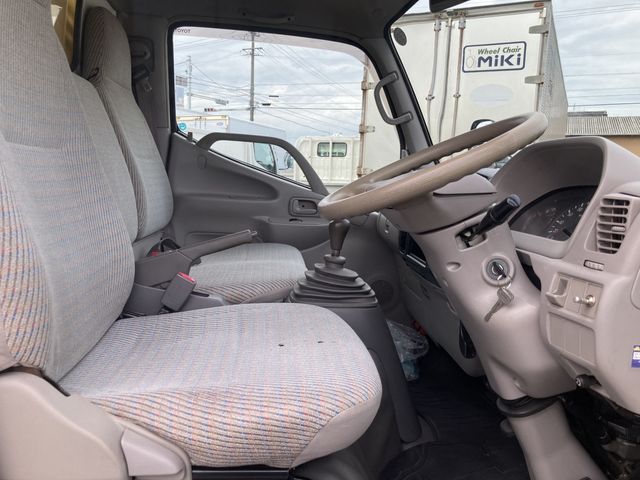 Toyota DYNA TRUCK 2002-11 13656-8