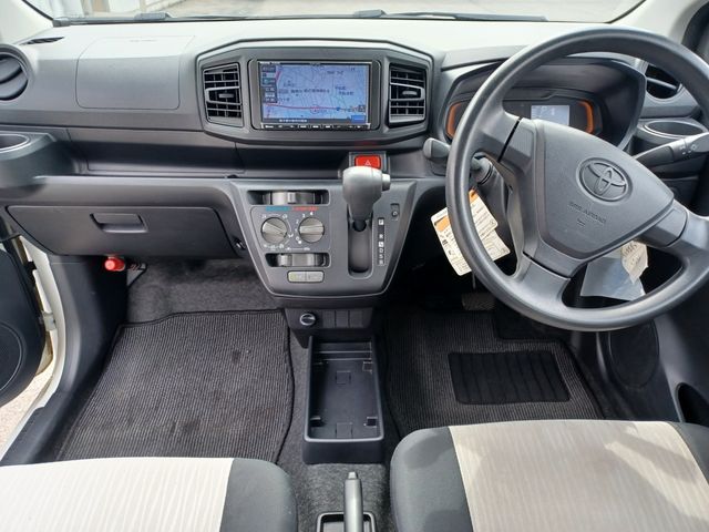 Toyota PIXIS EPOCH 2018-01 1204-1
