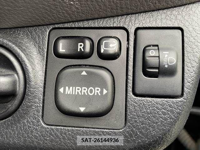 Toyota VITZ 2016-11 288557-5