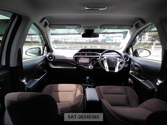 Toyota AQUA 2016-07 260604-1