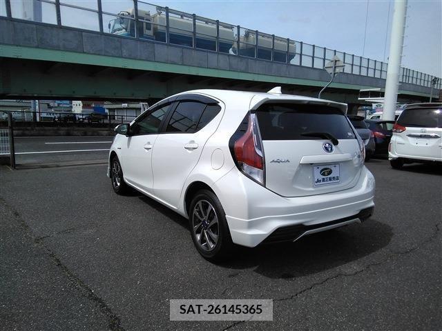 Toyota AQUA 2016-07 260604-7