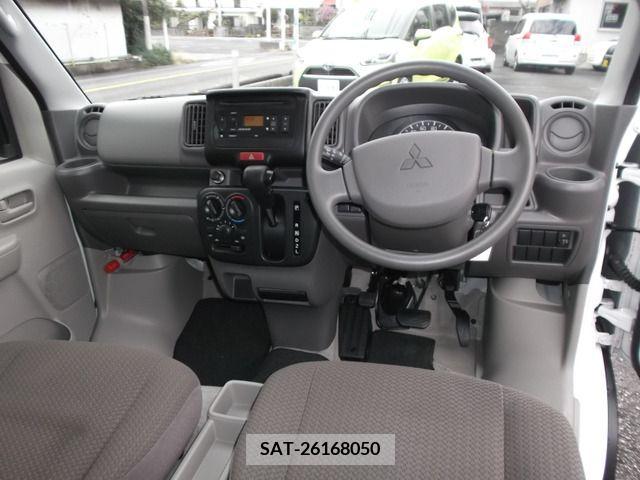 Mitsubishi MINICAB VAN 2017-09 221810-2