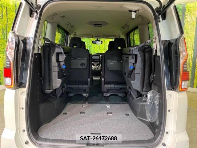 Nissan SERENA 2018-03 377985-11