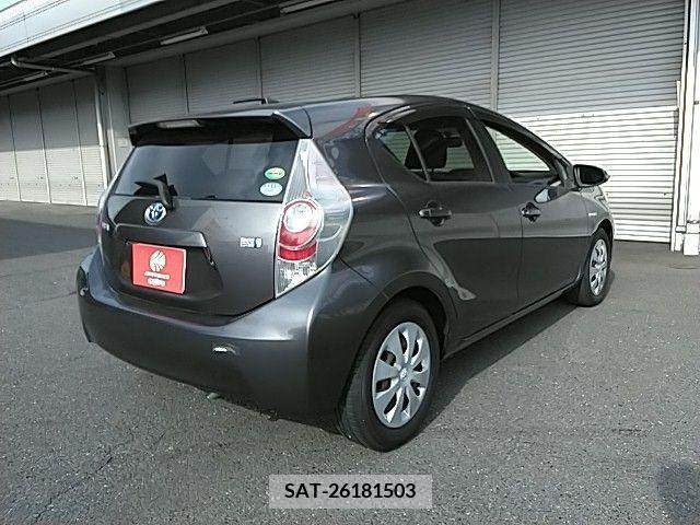Toyota AQUA 2012-11 386257-19
