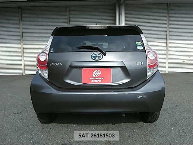 Toyota AQUA 2012-11 386257-18