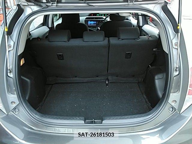 Toyota AQUA 2012-11 386257-16