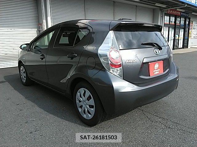 Toyota AQUA 2012-11 386257-17