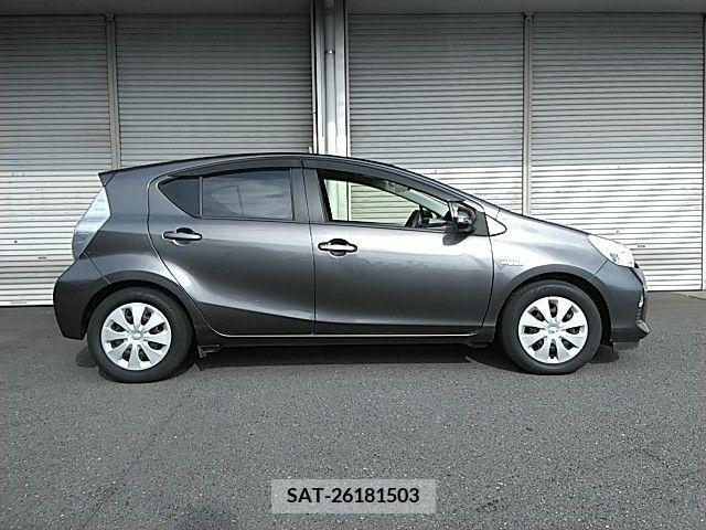 Toyota AQUA 2012-11 386257-22