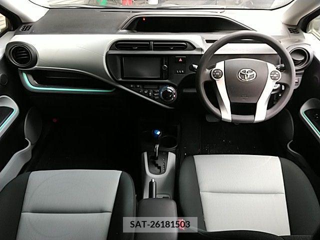 Toyota AQUA 2012-11 386257-1