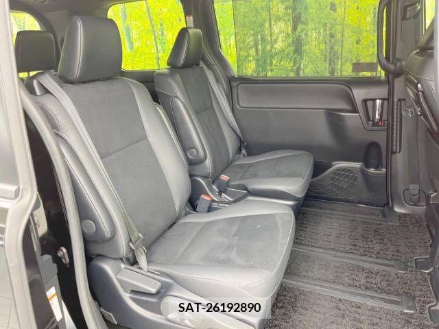 Toyota VOXY HYBRID 2021-02 332810-8