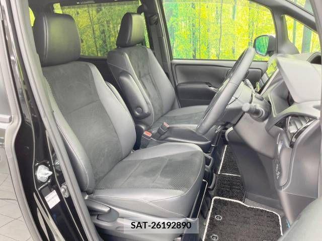 Toyota VOXY HYBRID 2021-02 332810-7