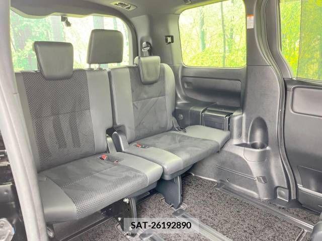 Toyota VOXY HYBRID 2021-02 332810-9