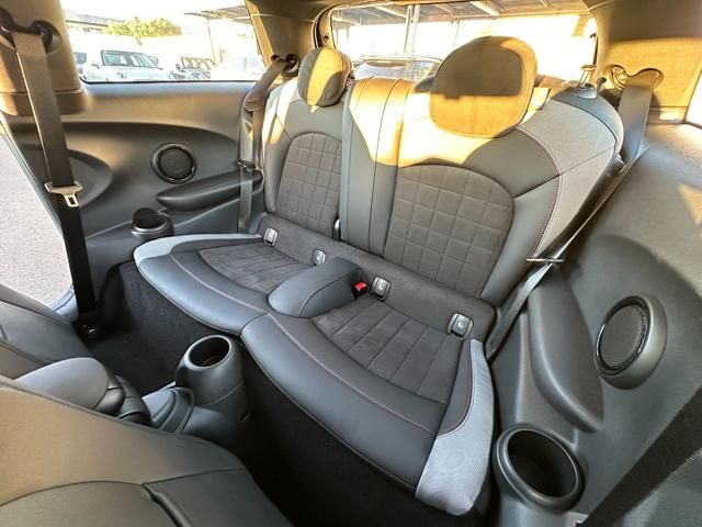 Bmw MINI 2023-04 180775-17
