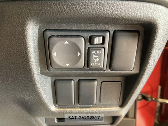 Nissan JUKE 2012-02 250056-13