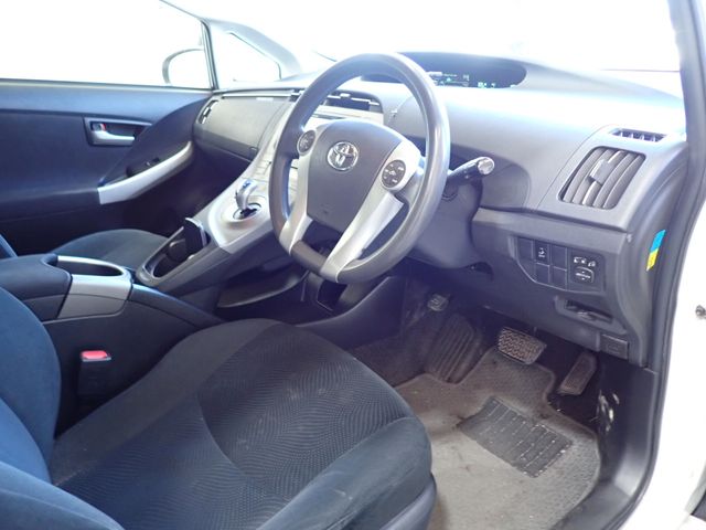 Toyota PRIUS 2014-10 14556-1
