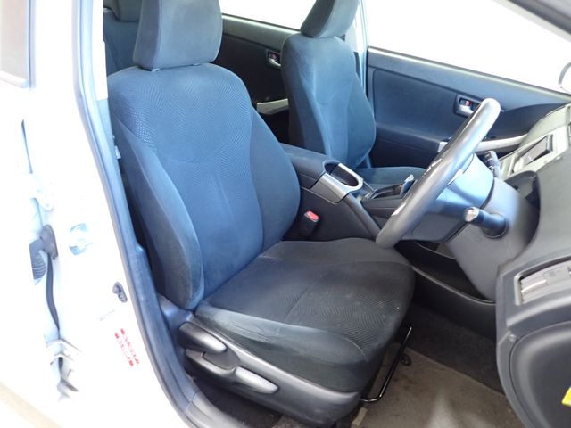 Toyota PRIUS 2014-10 14556-9