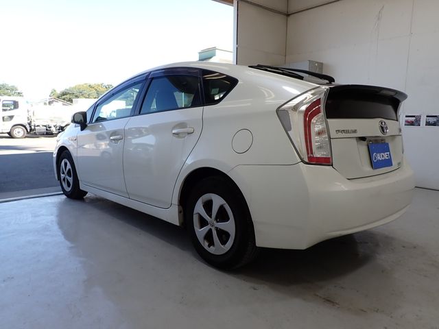Toyota PRIUS 2014-10 14556-2