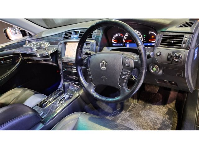 Toyota CROWN SEDAN 2005-12 7369-1