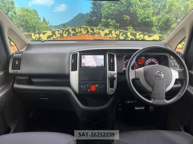 Nissan SERENA 2010-03 284320-1