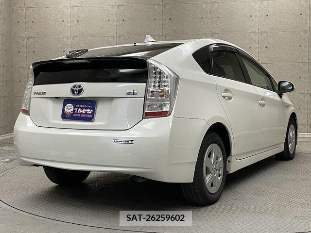 Toyota PRIUS 2011-06 228333-1