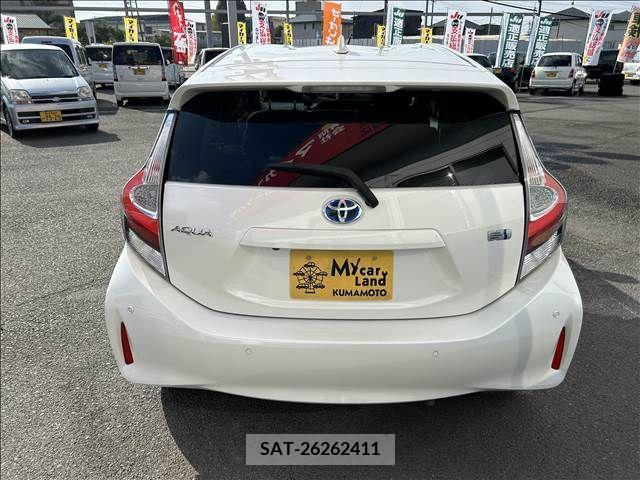 Toyota AQUA 2018-04 292622-11
