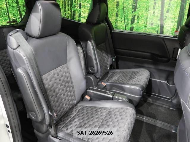 Toyota VOXY 2023-09 336320-9