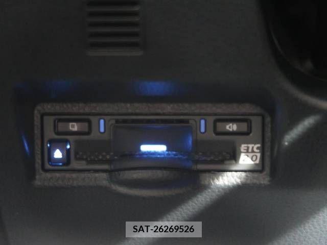 Toyota VOXY 2023-09 336320-7