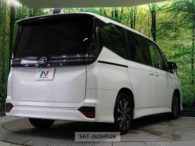 Toyota VOXY 2023-09 336320-18