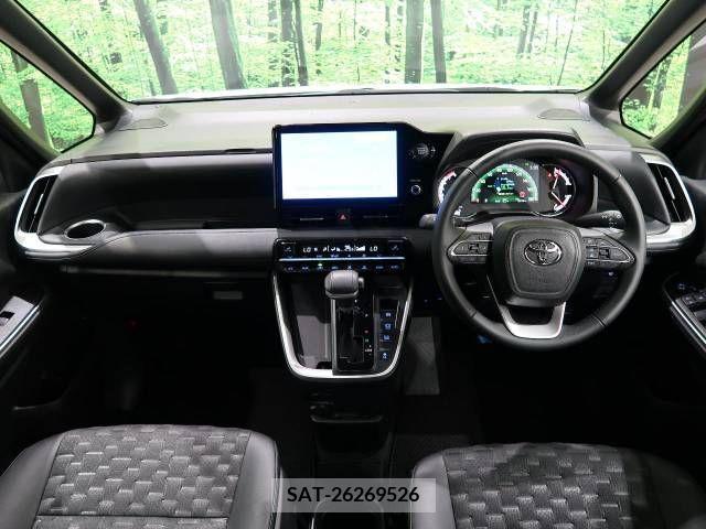 Toyota VOXY 2023-09 336320-1