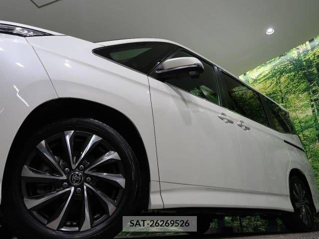 Toyota VOXY 2023-09 336320-14