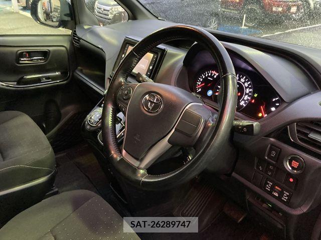 Toyota VOXY 2017-08 224866-3